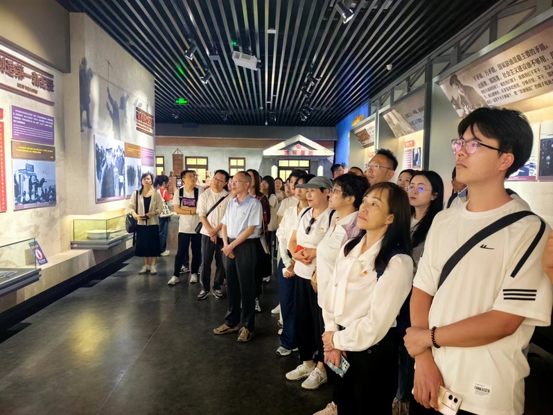 参观图1.jpg
